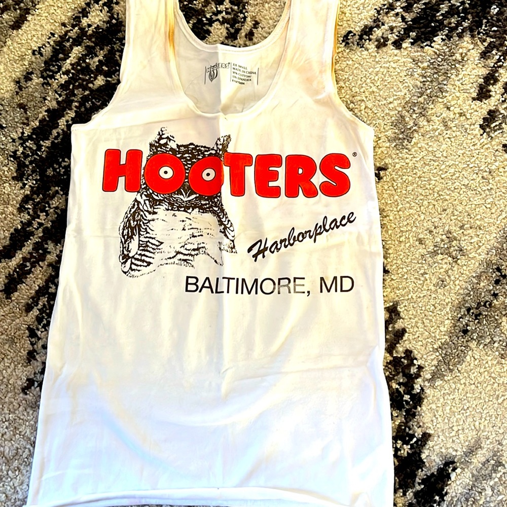 CLOSED location. Hooters Harborplace Baltimore tank. Size xxs